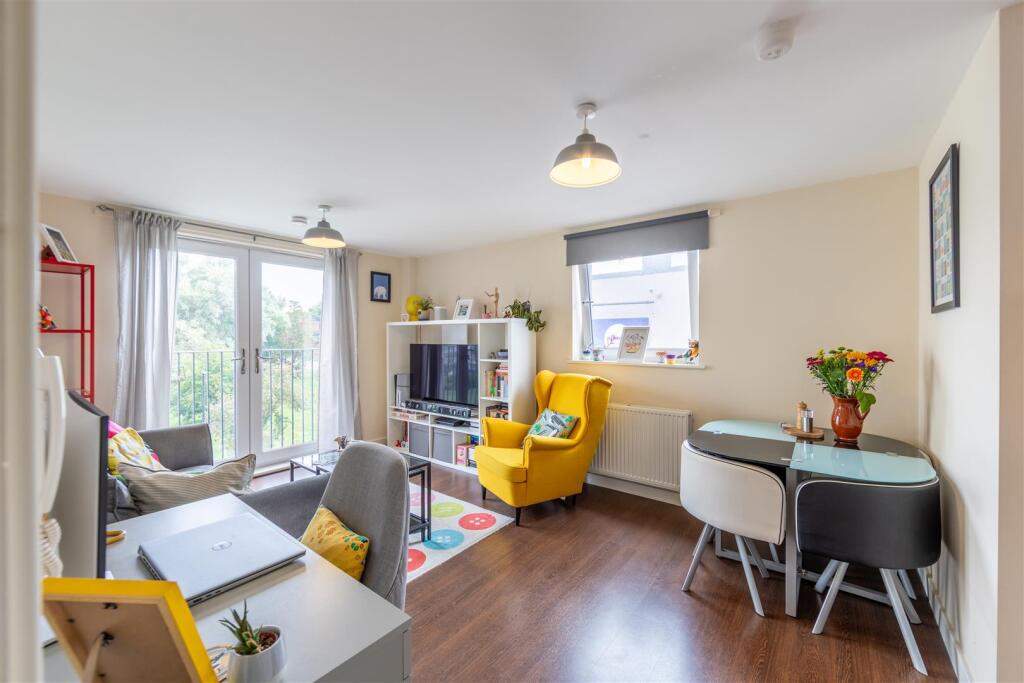 Apartment in Newcastle upon Tyne - View 2