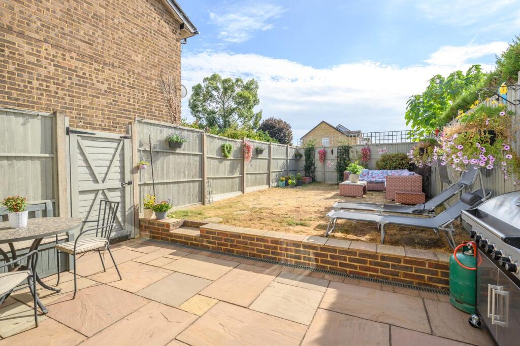 House in Walton-on-Thames, Surrey - More