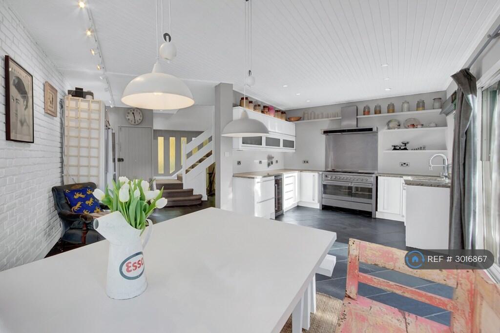 Main image of property: Stockwell Park Crescent, London, SW9