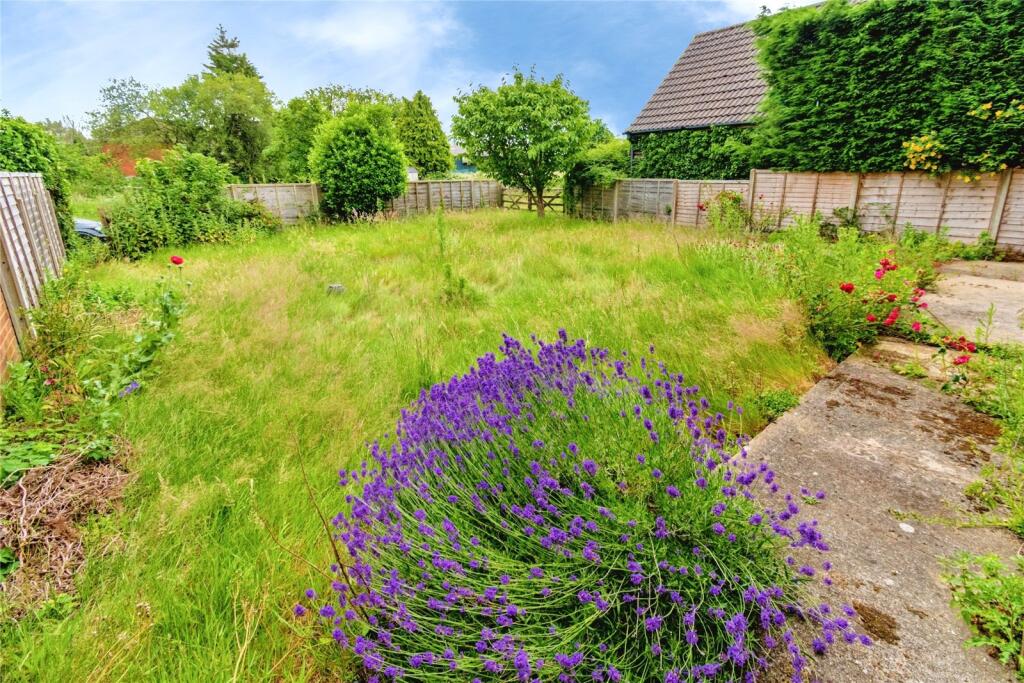 House in Eastleigh, Hound - More