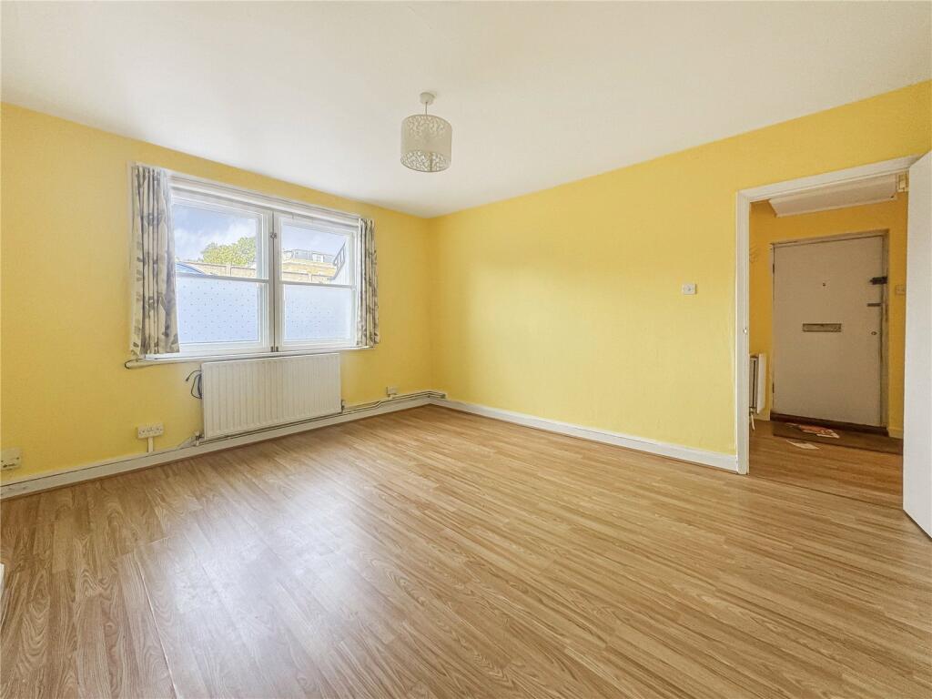 Apartment in London, Strawberry Hill - View 2