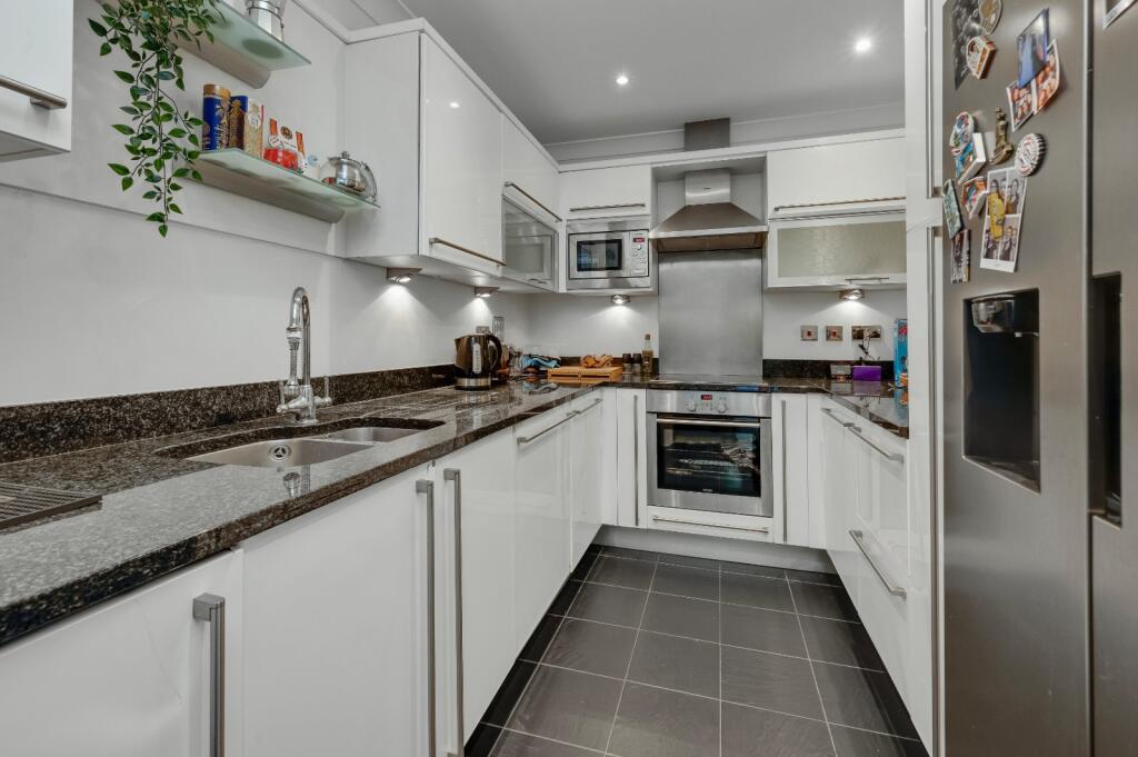 Apartment in Walton-on-Thames, Surrey - View 5