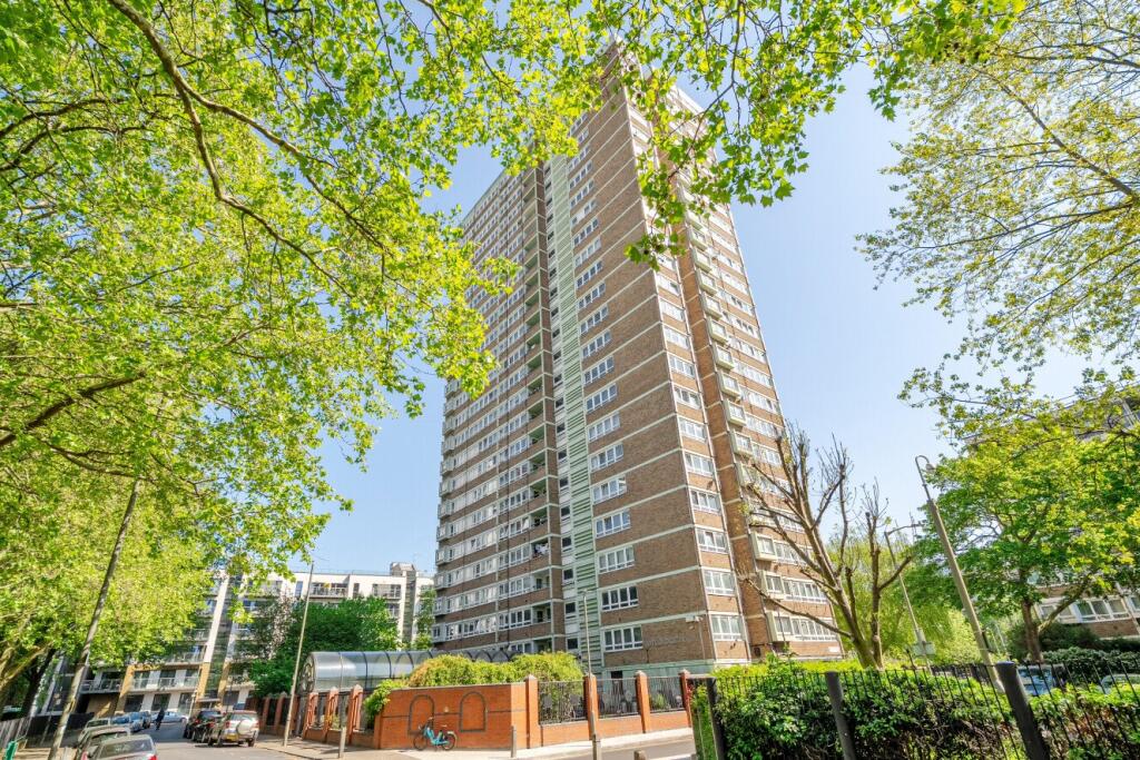 Apartment in London, York Road Estate, Battersea - More
