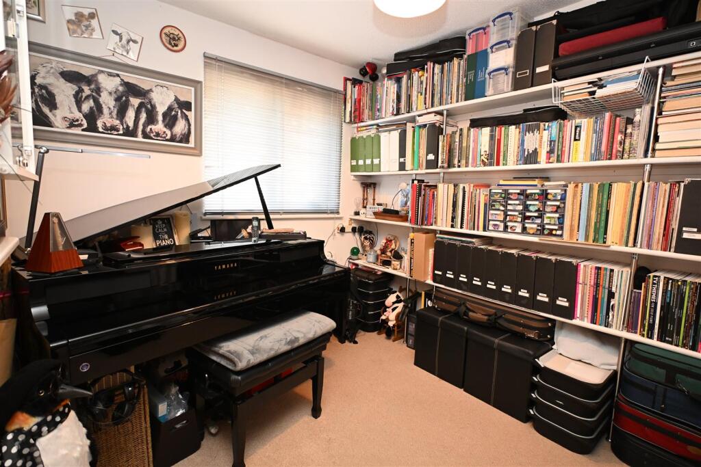 Brickfields Close, Lychpit, Basingstoke - More