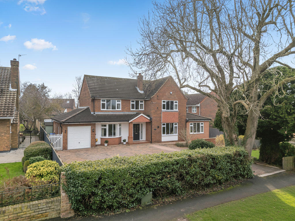 4-bed detached on Ings Lane, Waltham, £565,000