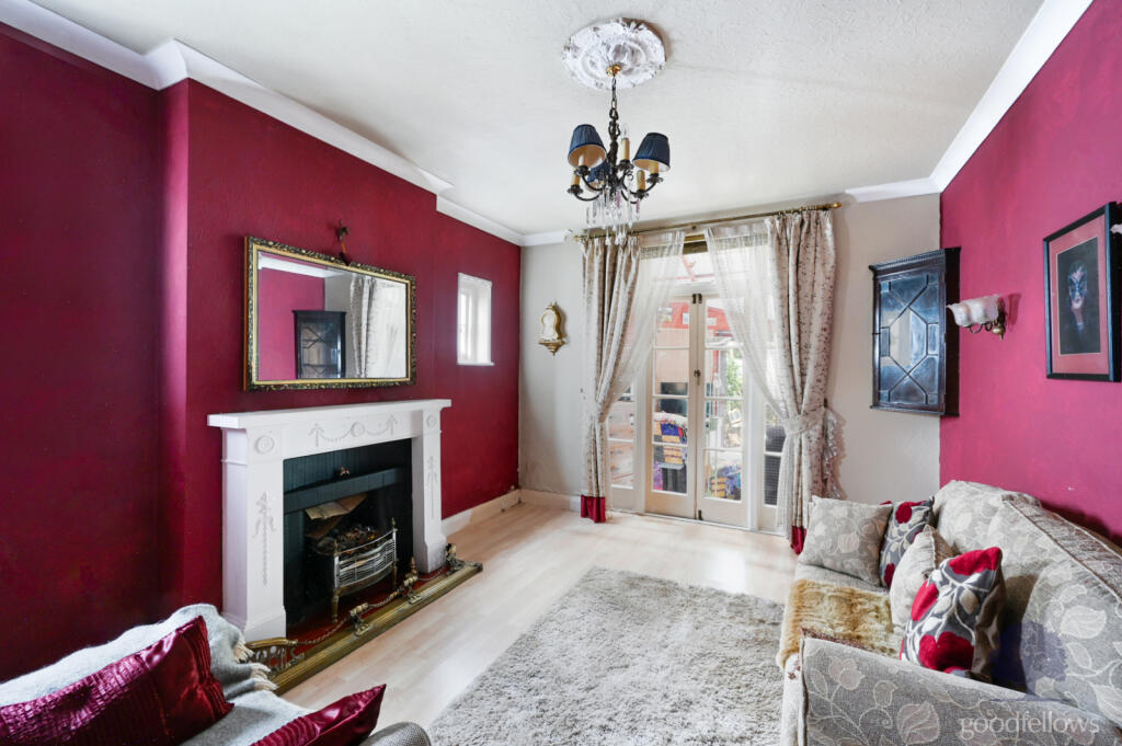 House in Sutton - View 3