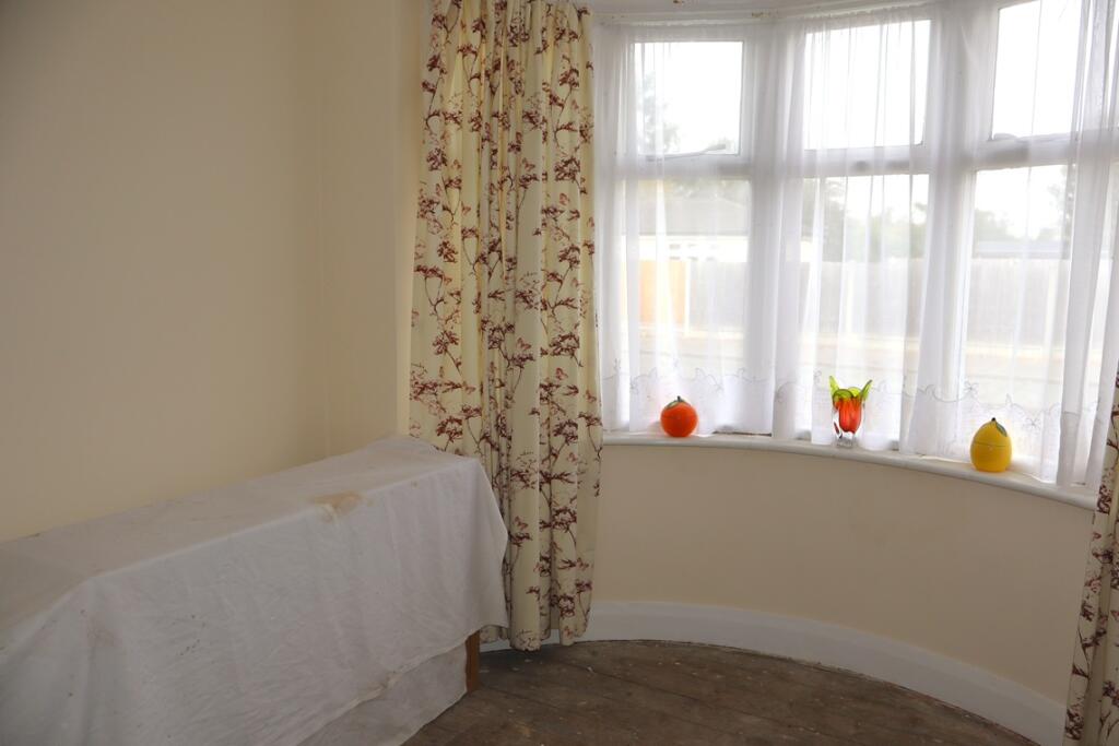 House in Grays, Little Thurrock - More