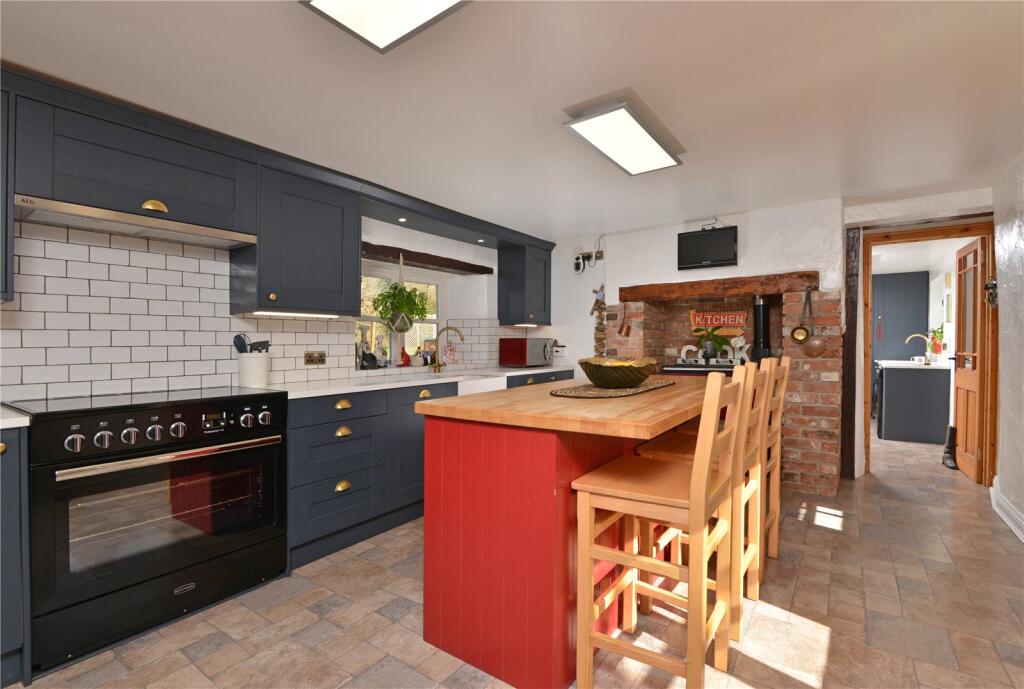 Littleham, Bideford, Devon, EX39 photo 3