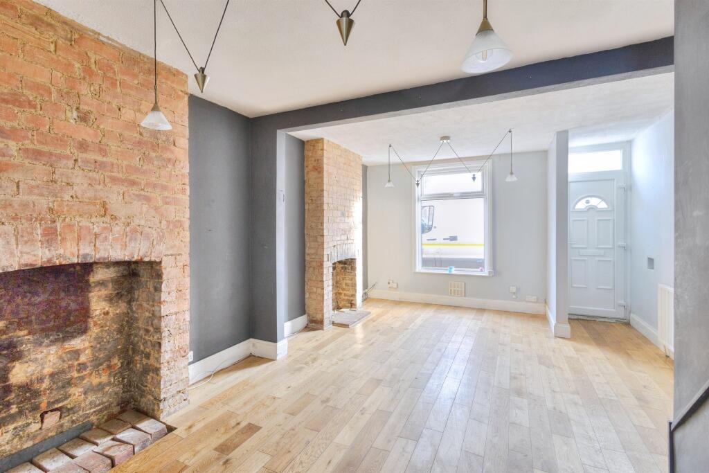 House in Northampton, St David's, Kingsthorpe - View 2
