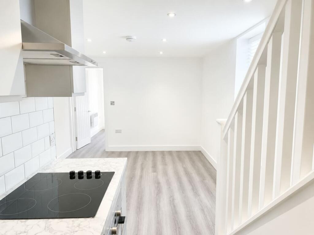 Apartment in Southampton - View 3
