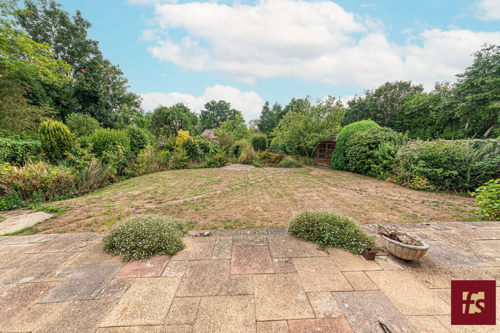 House in Crowthorne, Bracknell Forest - View 2