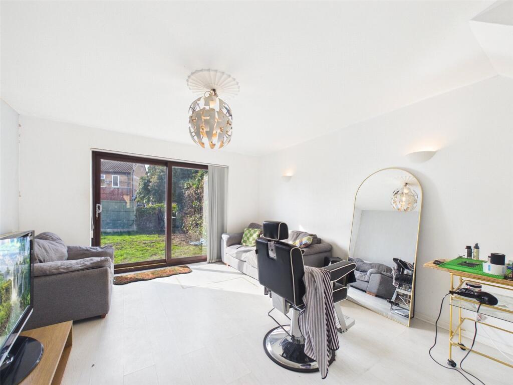Darnal Close, Nottingham, Nottinghamshire, NG5 photo 2