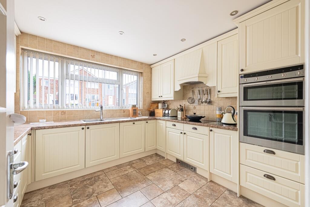 House in Luton - View 4