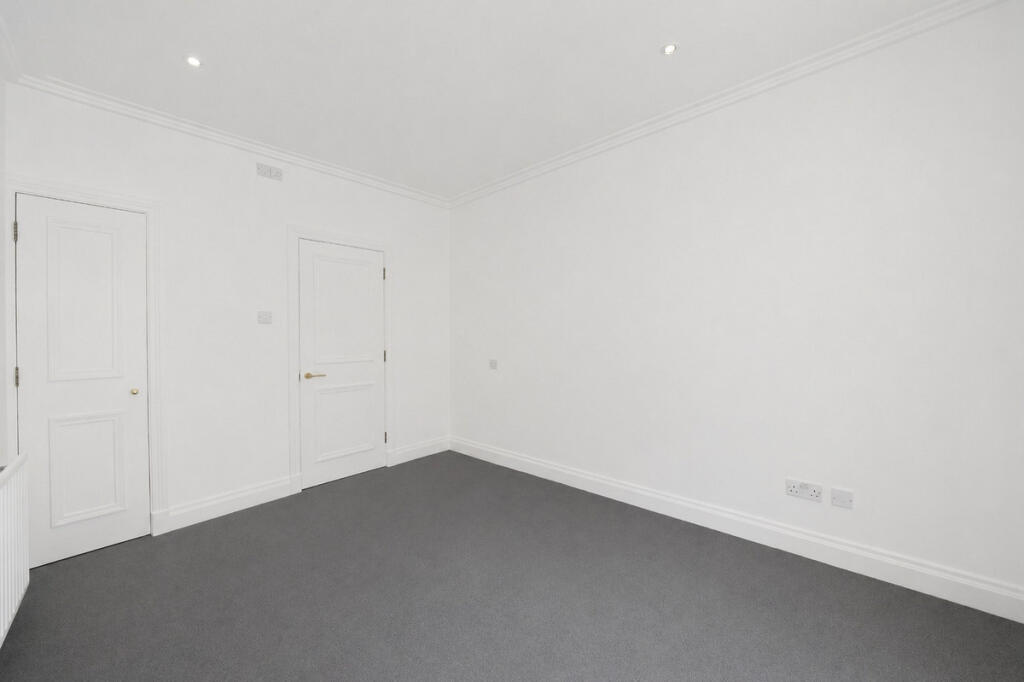 3 bedroom mews property for rent