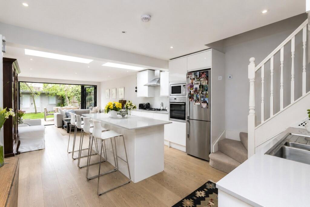 Barchard Street, London, SW18 - View 2