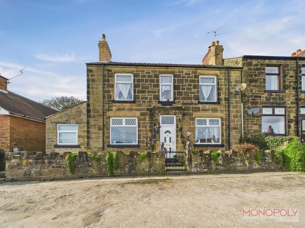 3-bed detached on Heol Maelor, Coedpoeth, Wrexham, £272,000