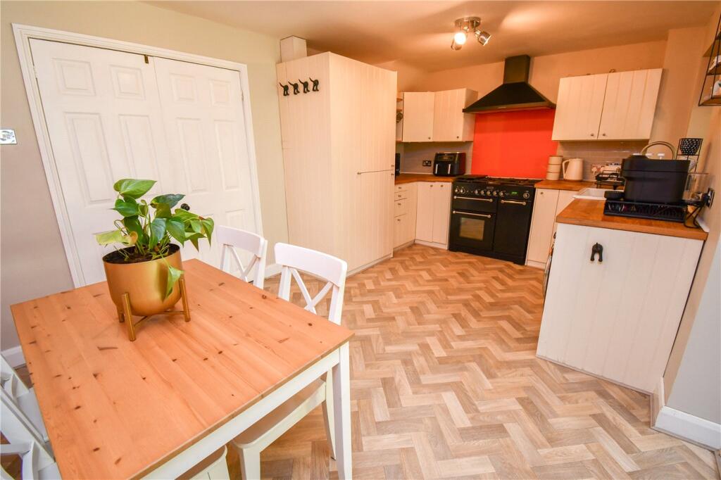Farmstead Way, Great Sutton, Ellesmere Port photo 4
