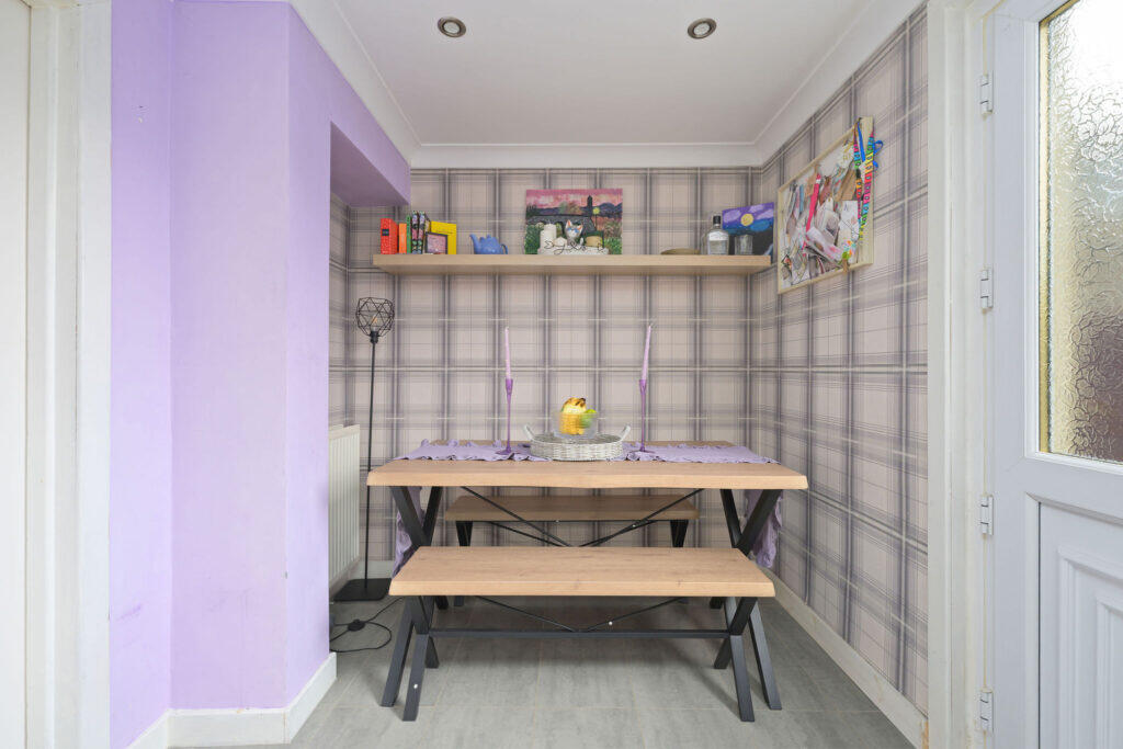 House in Grangemouth, Falkirk - More