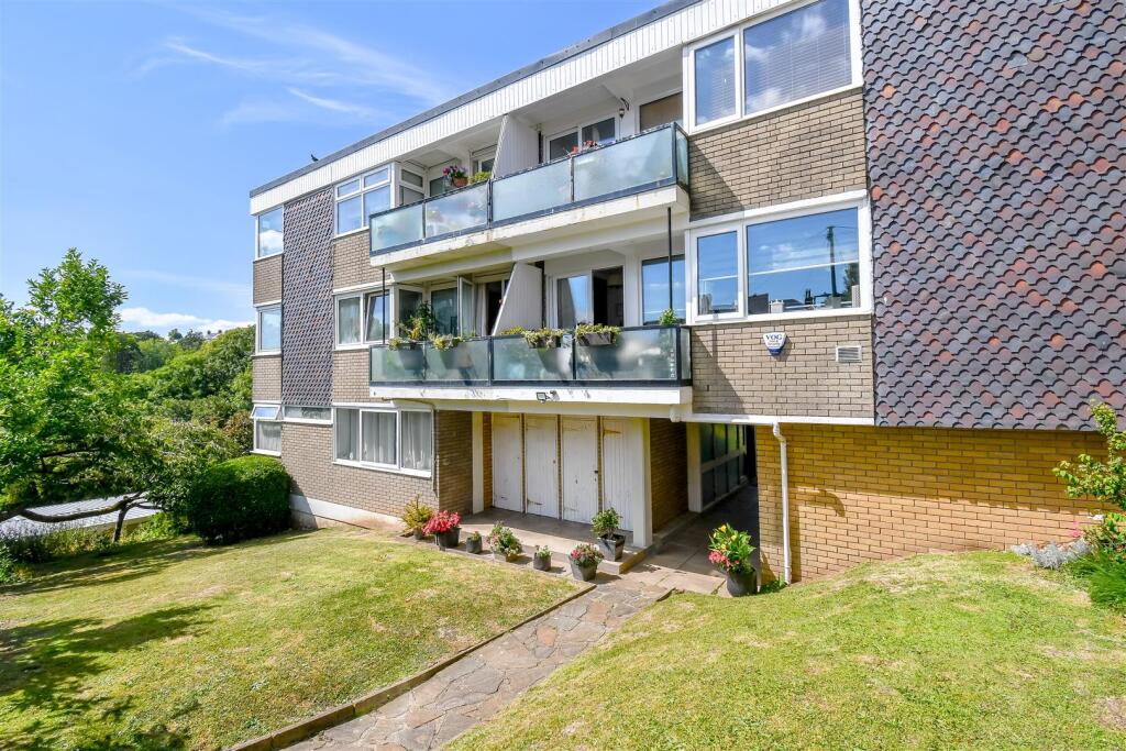 2-bed flat on St. Nicholas Close, Barry, £142,000