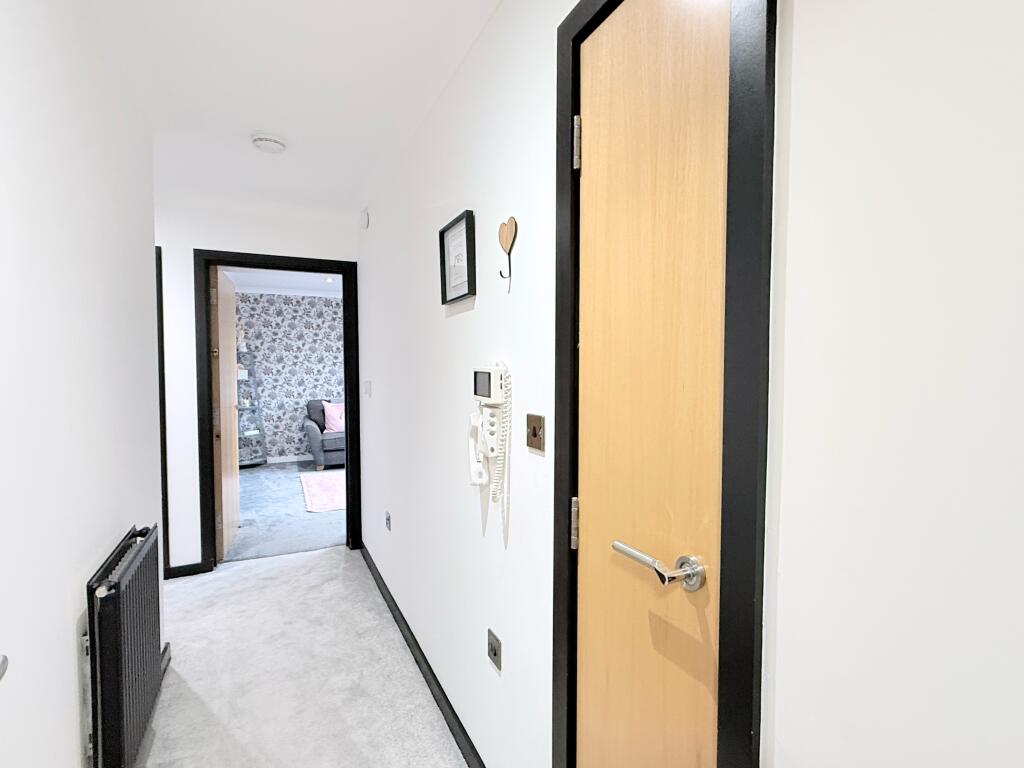 Flat 4, 61 Kerse Lane, Falkirk, FK1 1RX photo 2