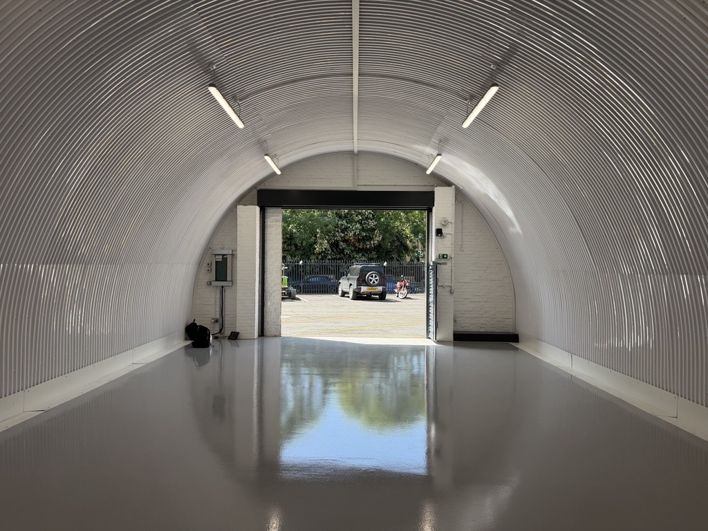 An empty arch with white lining