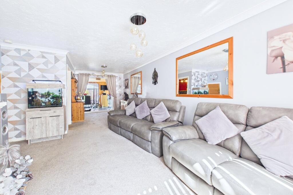 Primrose Gardens, Poole, Dorset, BH17 photo 2