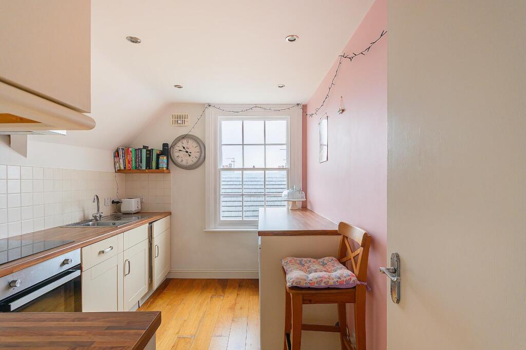 Apartment in Bristol - View 3