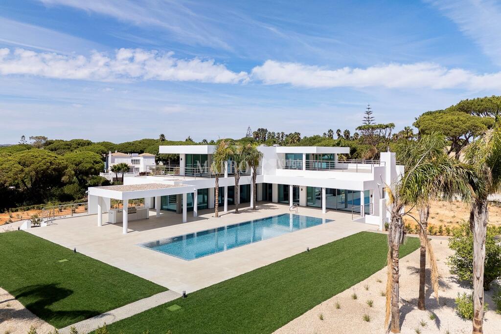 Main image of property: Algarve, Quarteira