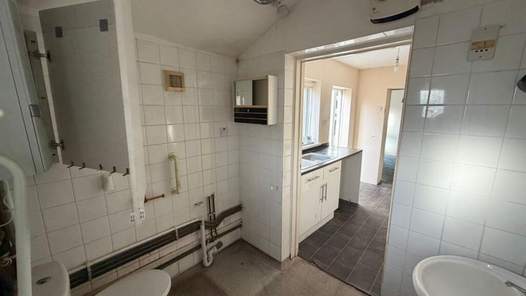 17 Regent Road, Gillingham, Kent, ME7 5JE photo 4