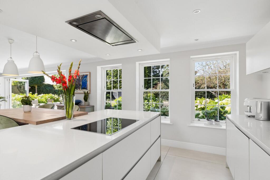 House in Sunninghill, North Ascot - View 4