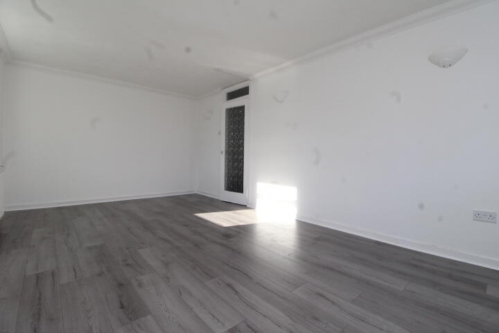 Apartment in Glasgow, East Dunbartonshire - View 4