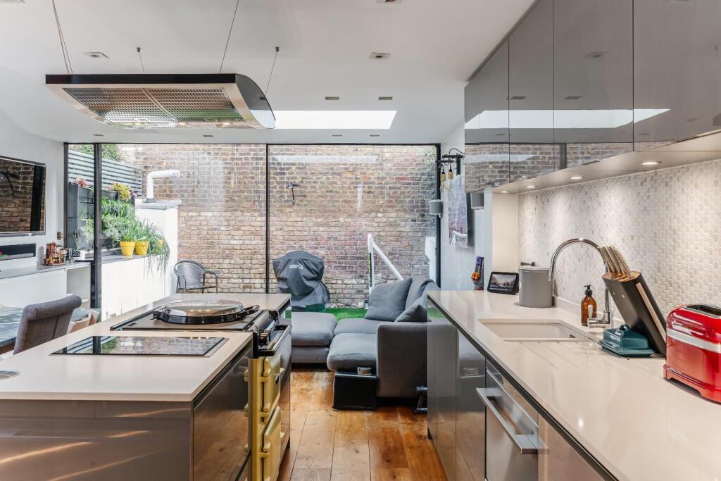 House in London - View 4