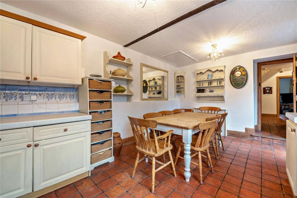 3, Snelsmore, Newbury, Berkshire, RG14 photo 3