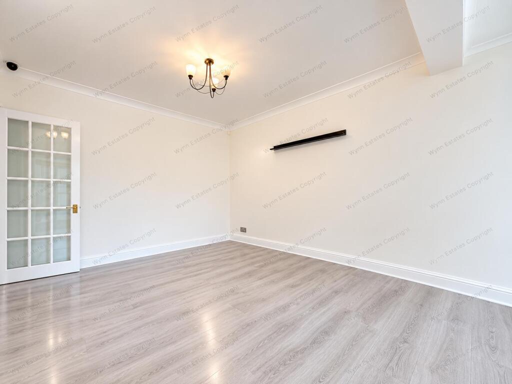 House in Twickenham - View 5