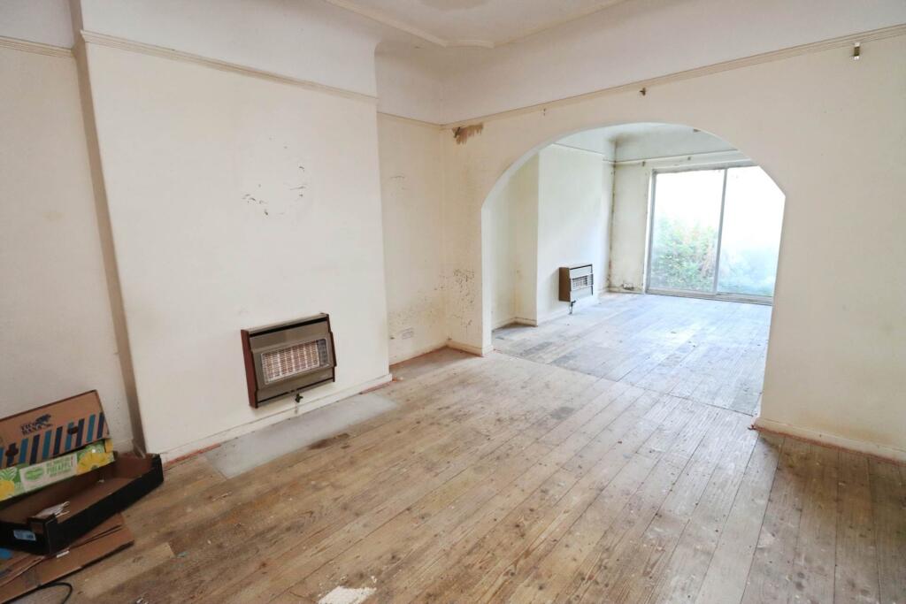 College Drive, Bebington photo 2