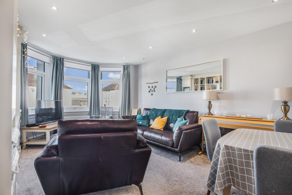 Apartment in Greenock, Overton - View 2