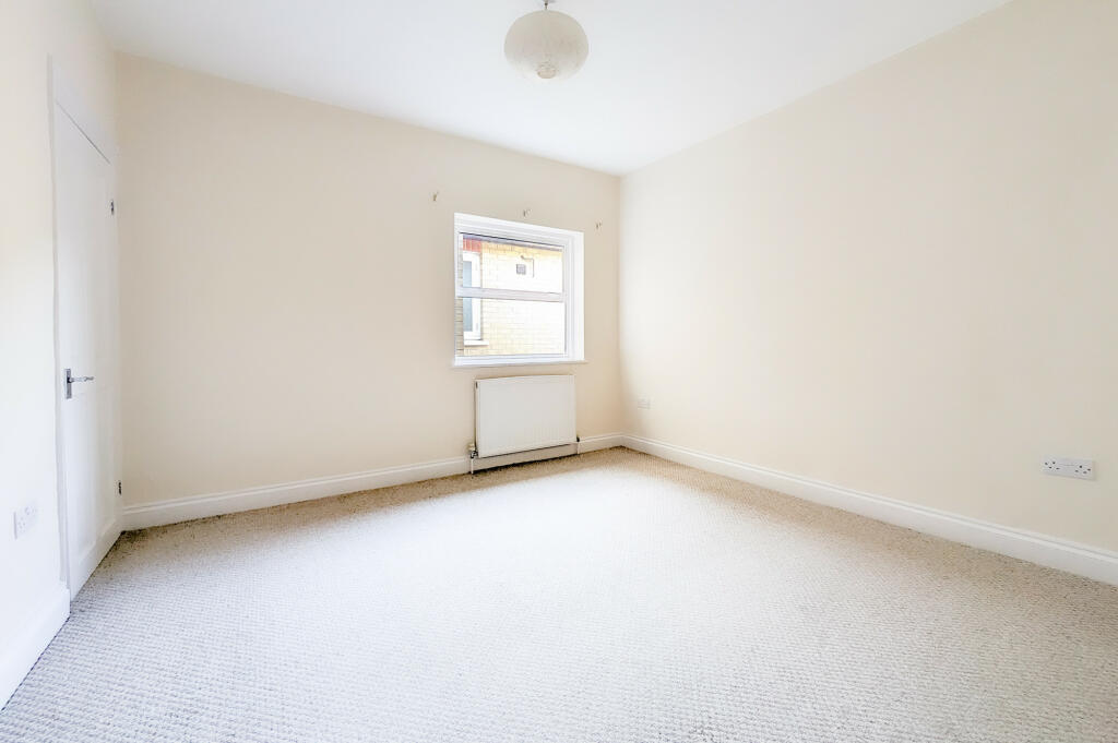 3 bedroom semi-detached house for rent
