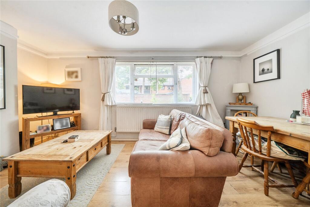 Main image of property: Queens Walk, Ealing
