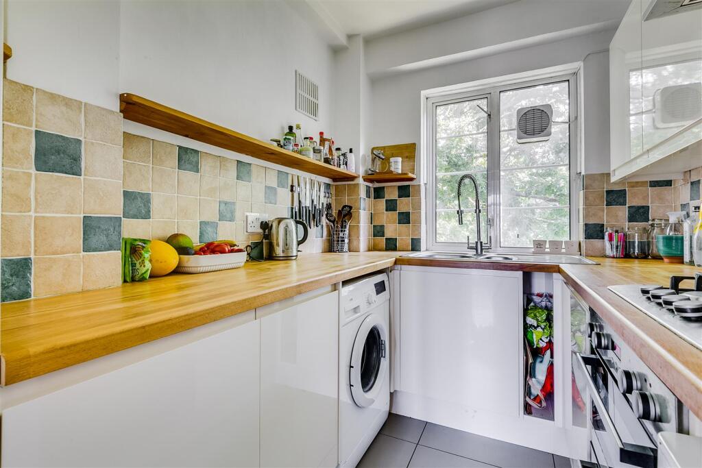 Apartment in London - View 5