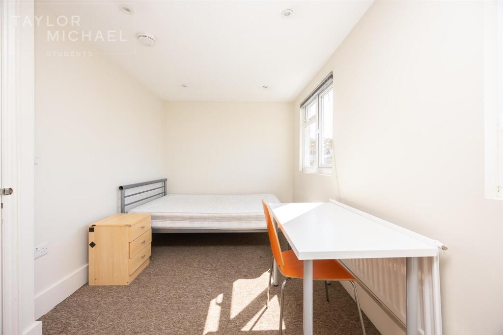 6 bedroom terraced house for rent