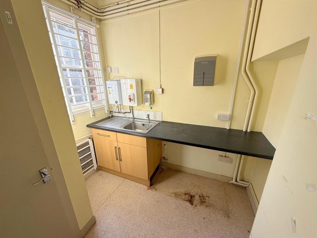 Additional image 11 of Lloyds Bank House, Stratford Road, Alcester B49 5AU