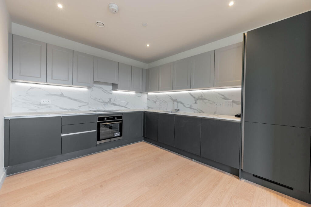 Apartment in Harrow - View 5