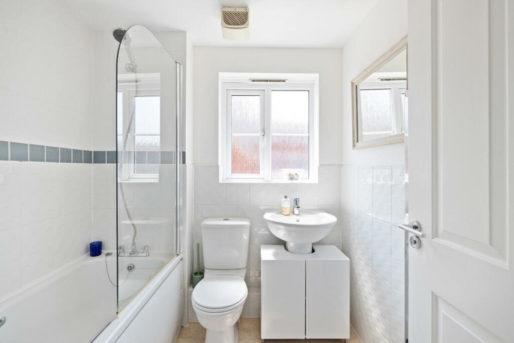 Apartment in Hull - View 5