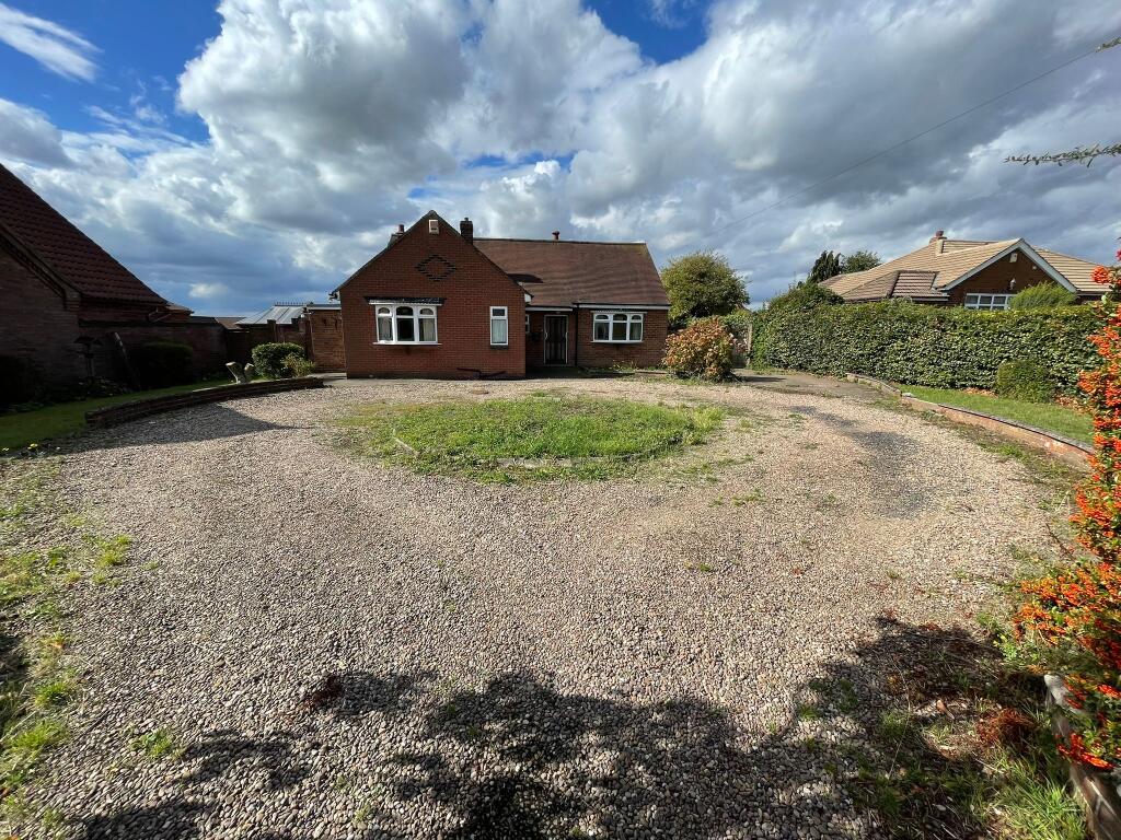 3-bed bungalow on High Street, Yaddlethorpe, Scunthorpe, £380,000