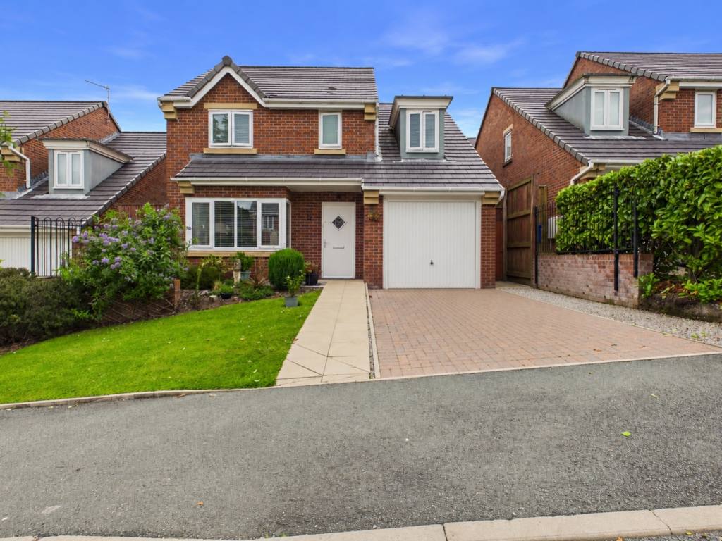 4-bed detached on Viner Way, Hyde, SK14 3ET, £350,000