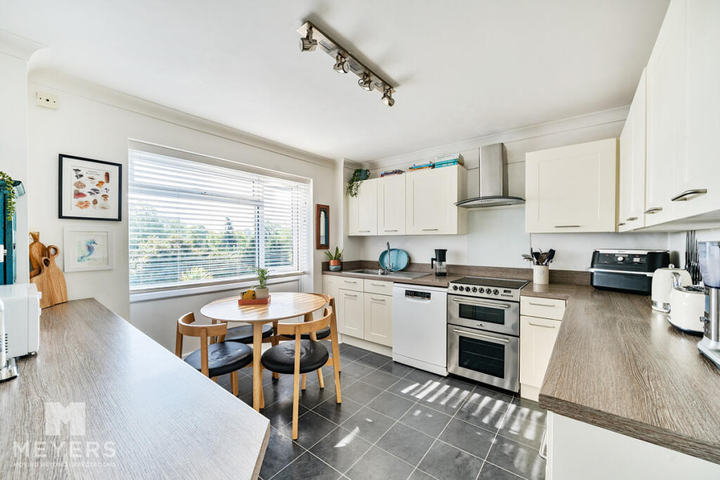House in Corfe Mullen, East End - View 4