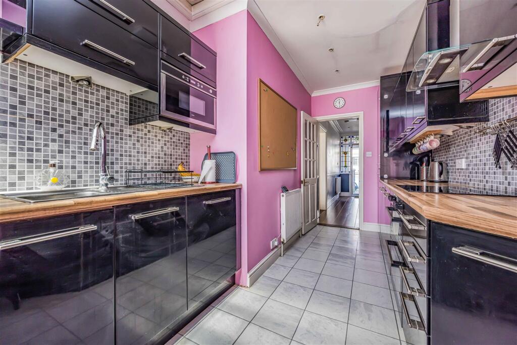 House in Portsmouth, Kingston, Baffins - View 4