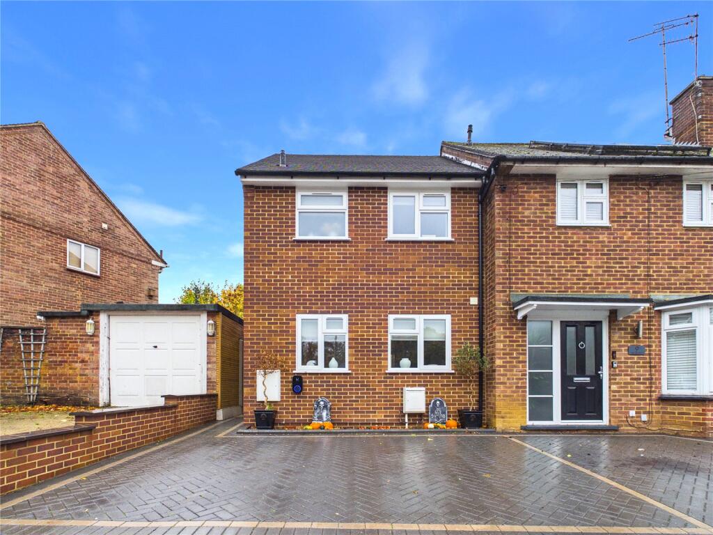 Main image of property: New Park Drive, Adeyfield, Hemel Hempstead, Hertfordshire, HP2