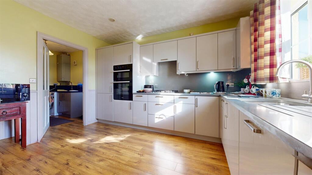 House in Milton Keynes, Monkston, Kents Hill, Monkston and Brinklow - More