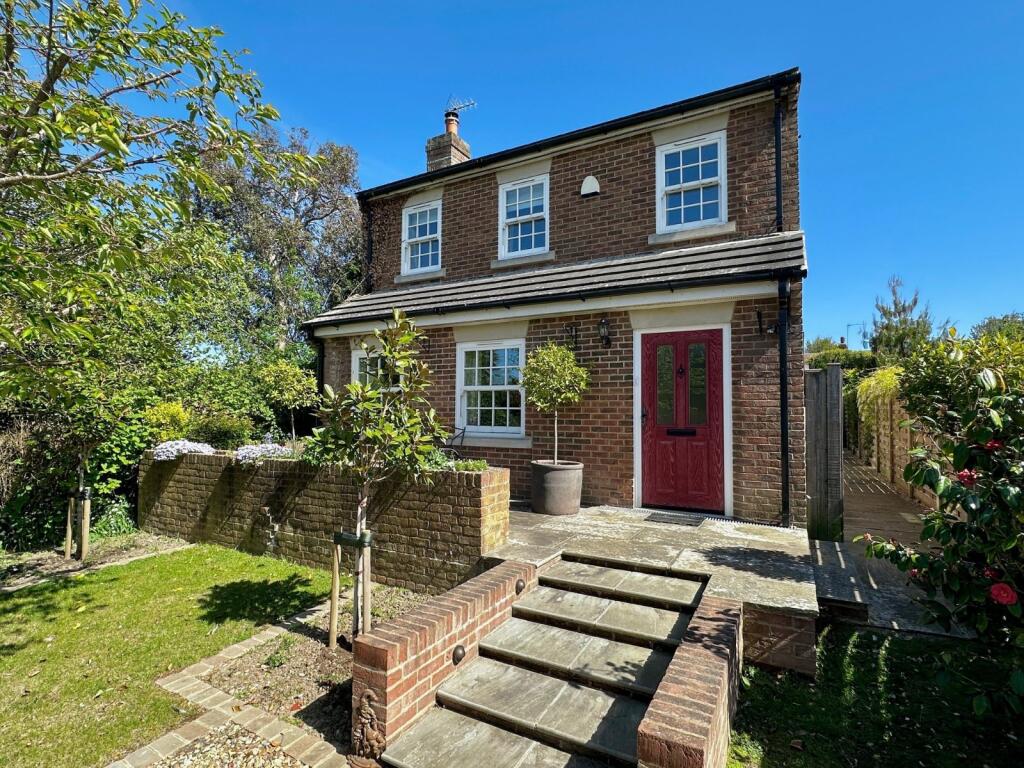 Main image of property: London Road, Deal, Kent, CT14